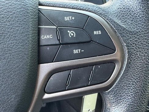 Used 2019 Jeep Cherokee Latitude w/ Popular Appearance Group AWD/4WD image 22