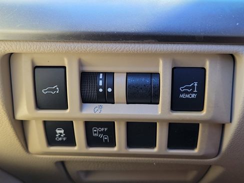 Used 2017 Subaru Outback 2.5i Limited image 26