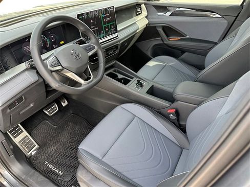 New 2026 Volkswagen Tiguan SE R-Line image 7