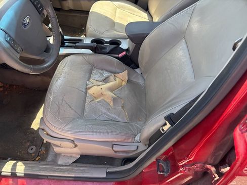 Used 2010 Ford Focus SEL image 5