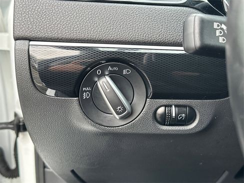 Used 2017 Volkswagen Jetta SEL image 22