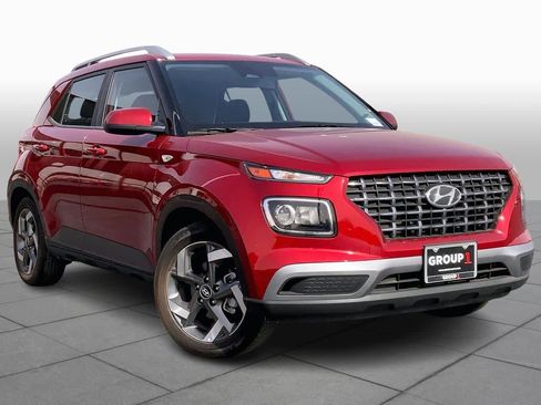 Used 2025 Hyundai Venue SEL image 3