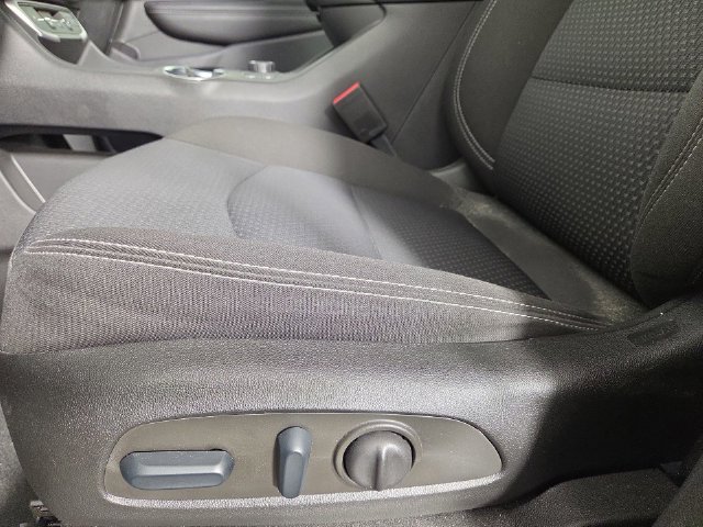 Used 2022 GMC Terrain SLE w/ Driver Convenience Package FWD image 28