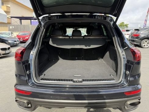 Used 2017 Porsche Cayenne w/ Premium Plus Package AWD/4WD image 4