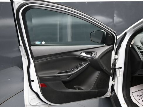 Used 2018 Ford Focus SE FWD image 10