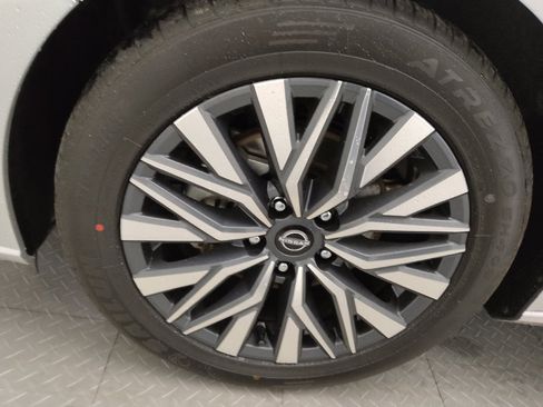 Used 2024 Nissan Altima 2.5 SV image 31