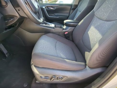 Used 2020 Toyota RAV4 XLE image 14