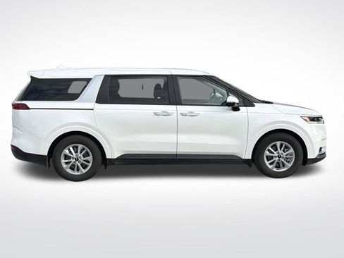 Used 2024 Kia Carnival LX image 7