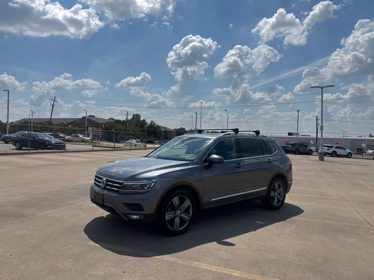 Used 2018 Volkswagen Tiguan SEL Premium FWD image 11
