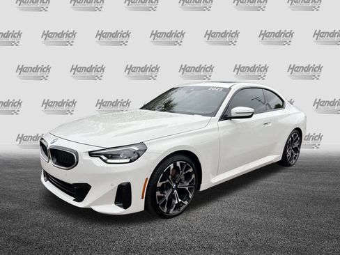 Used 2025 BMW 230i Coupe w/ Convenience Package image 5