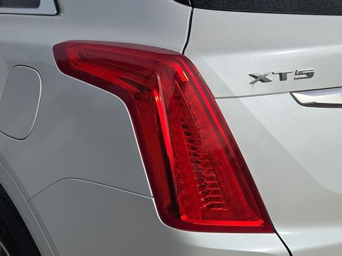 Used 2018 Cadillac XT5 Luxury w/ Driver Awareness Package image 10