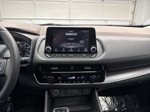 Used 2021 Nissan Rogue SV w/ Premium Package image 14