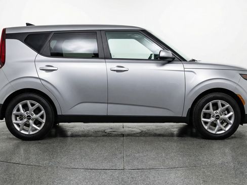 Used 2025 Kia Soul LX w/ LX Technology Package image 11