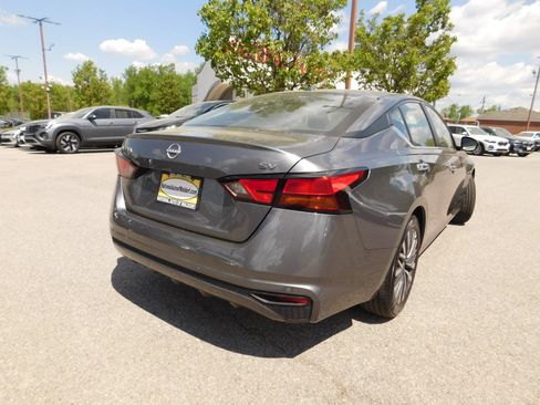 Used 2024 Nissan Altima 2.5 SV FWD image 5