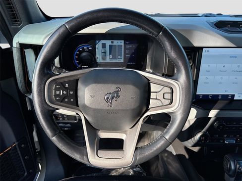 Used 2021 Ford Bronco Badlands image 12