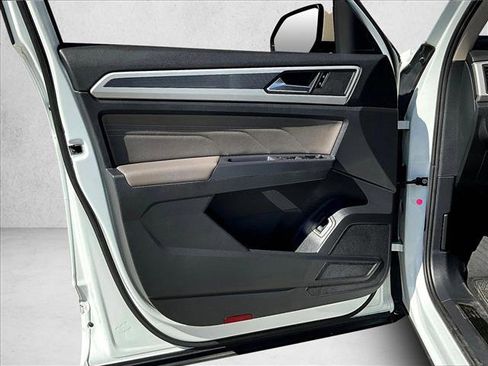 Used 2021 Volkswagen Atlas SE w/ Panoramic Sunroof Package image 18