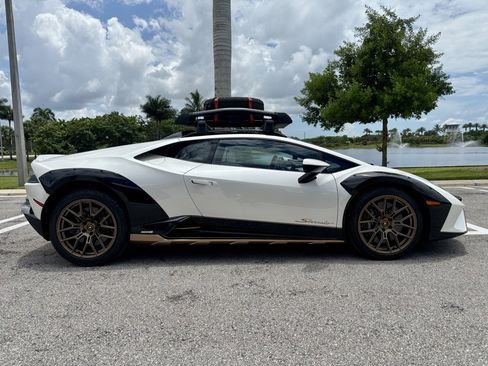 Used 2024 Lamborghini Huracan Sterrato image 10