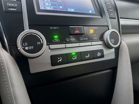 Used 2012 Toyota Camry LE FWD image 17