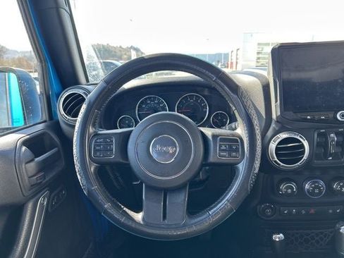 Used 2015 Jeep Wrangler Unlimited Sahara w/ Connectivity Group image 7