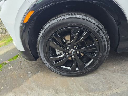 Used 2024 Buick Encore GX Sport Touring image 11