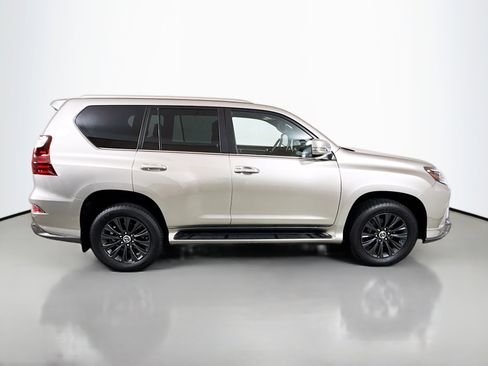 Used 2022 Lexus GX 460 Premium w/ Accessory Package image 8