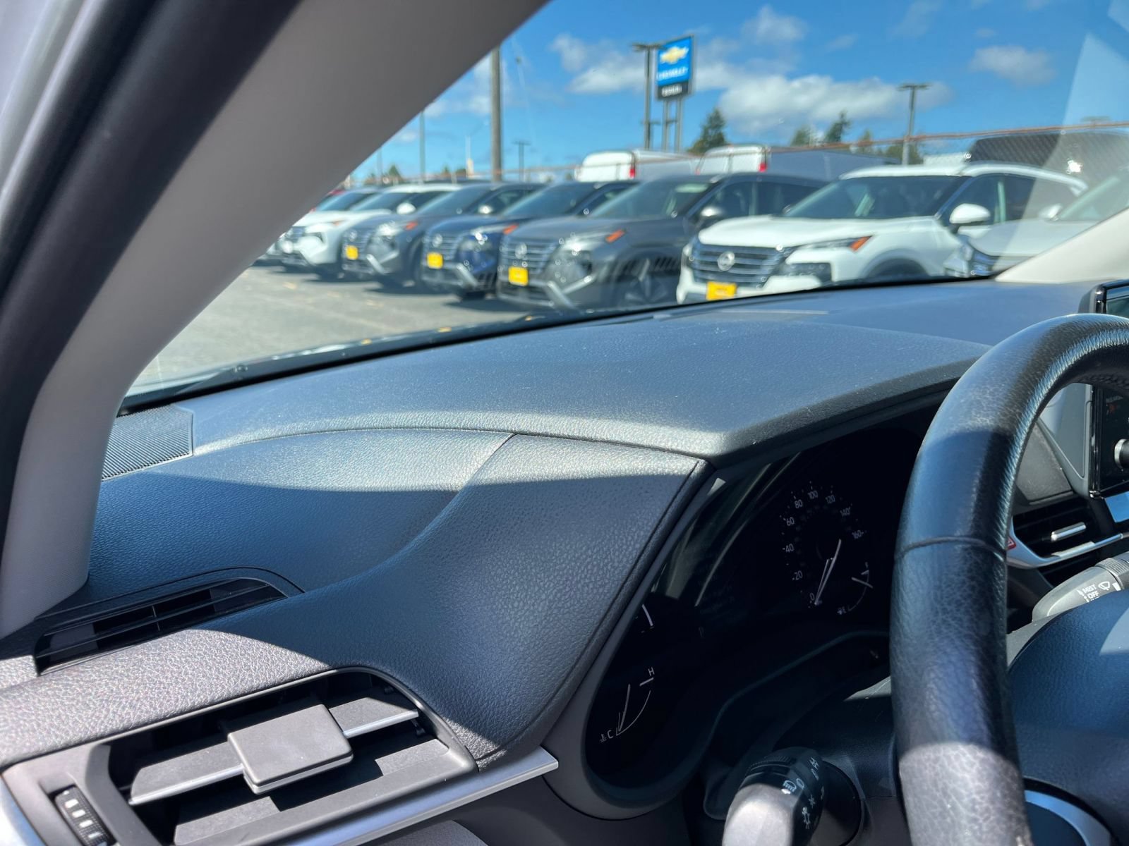 Used 2023 Toyota Sienna XLE FWD image 36