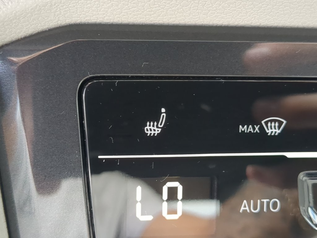 Certified 2023 Volkswagen Tiguan SE FWD image 25
