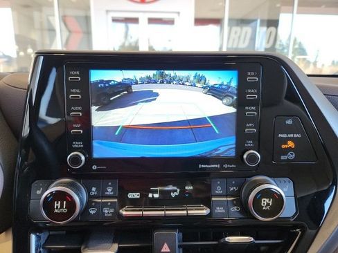 Certified 2021 Toyota Highlander XLE image 14