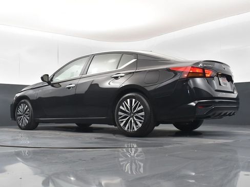 Used 2024 Nissan Altima 2.5 SV image 39