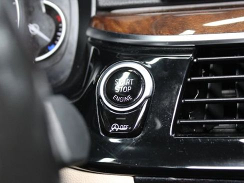 Used 2018 BMW 540i xDrive w/ Premium Package image 17