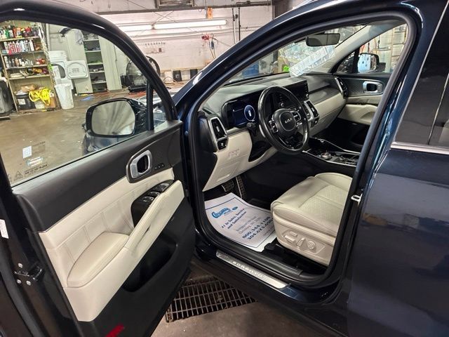 Used 2023 Kia Sorento SX Prestige AWD/4WD image 5