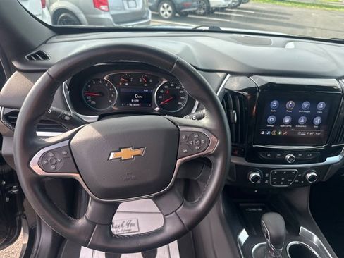 Used 2023 Chevrolet Traverse LT image 19