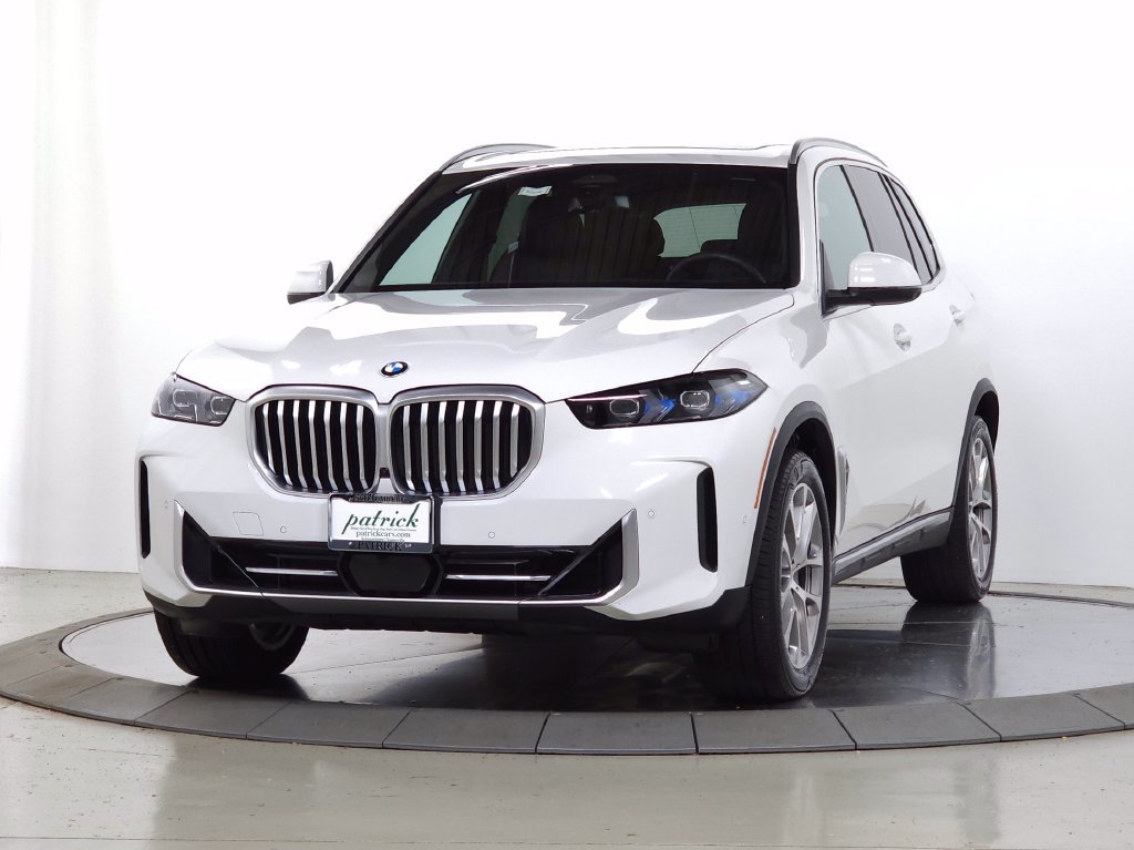 Used 2026 BMW X5 xDrive40i w/ Parking Assistance Package AWD/4WD image 4