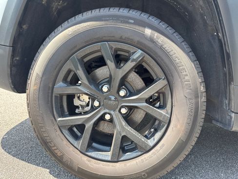 Certified 2024 Jeep Grand Cherokee Altitude RWD image 20