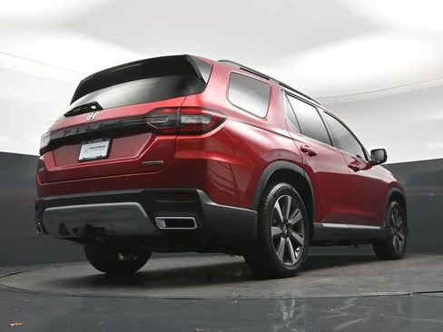Used 2025 Honda Pilot Touring image 29