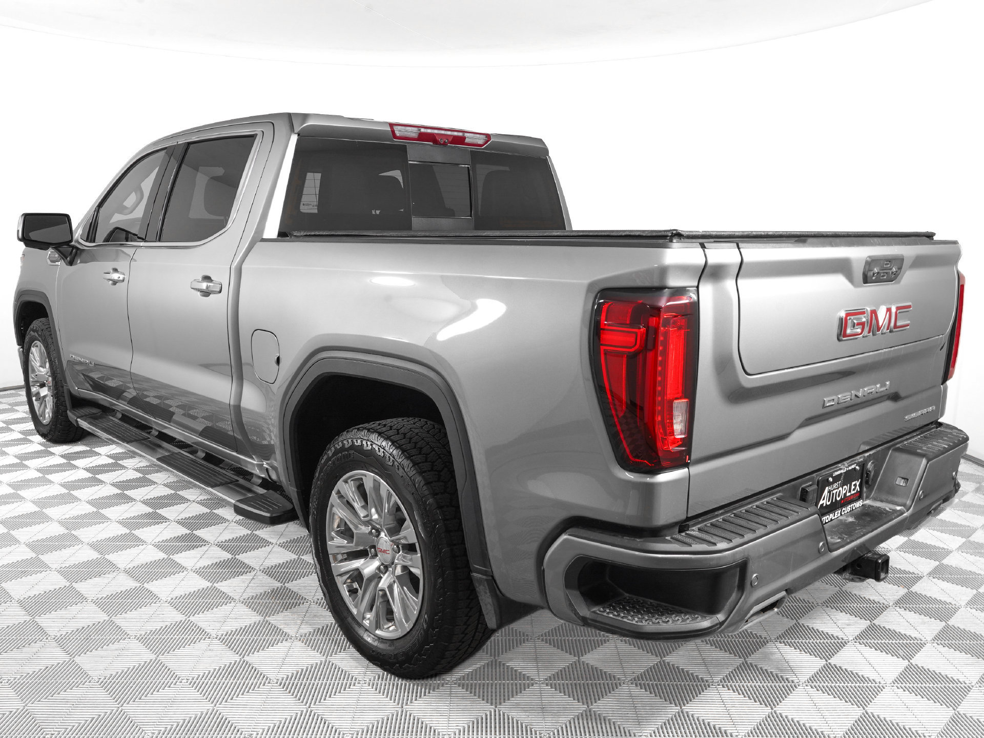 Used 2025 GMC Sierra 1500 Denali w/ Technology Package AWD/4WD image 9