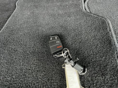 Used 2025 Jeep Compass Limited image 21