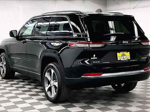 Used 2023 Jeep Grand Cherokee Limited AWD/4WD image 3