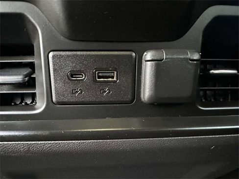 Used 2020 Chevrolet Silverado 1500 RST image 14