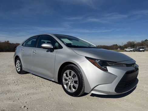 Used 2024 Toyota Corolla LE image 7