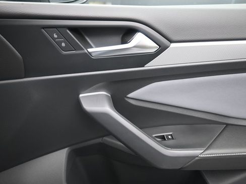 Used 2025 Volkswagen Jetta SE image 29