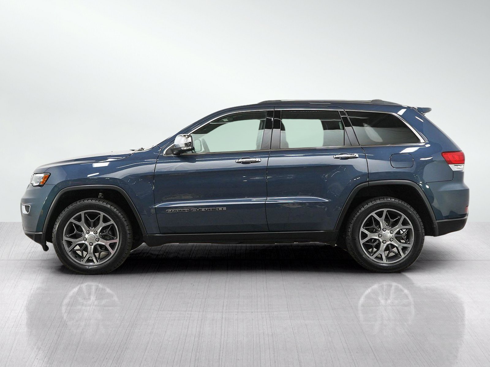Used 2019 Jeep Grand Cherokee Limited w/ Luxury Group II AWD/4WD image 2