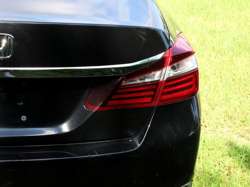 Used 2016 Honda Accord LX image 19