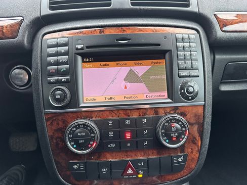 Used 2010 Mercedes-Benz R 350 4MATIC image 14