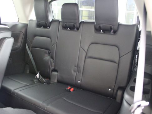 Used 2024 Nissan Pathfinder Platinum image 22