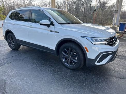 Certified 2024 Volkswagen Tiguan SE image 5