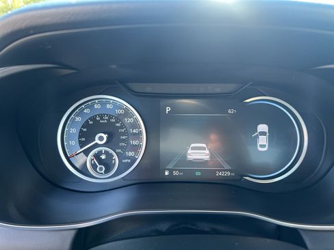 Used 2023 Genesis G70 2.0T image 15