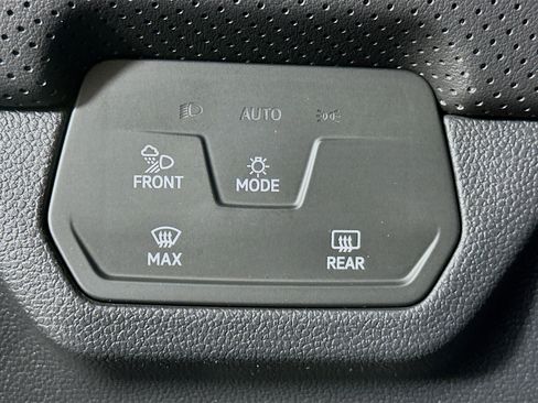 Used 2024 Volkswagen Atlas SE image 17