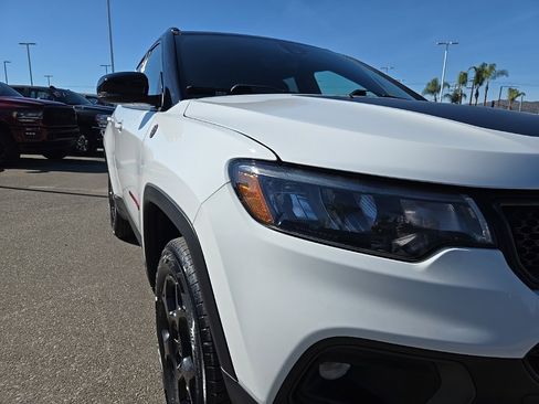 Used 2023 Jeep Compass Trailhawk w/ Trailhawk Convenience Group image 5