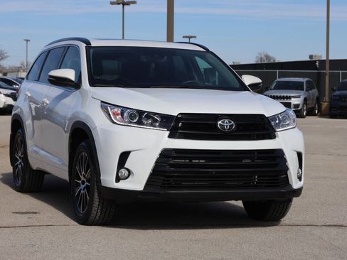 Used 2018 Toyota Highlander SE image 4